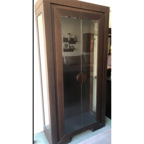 Κρυσταλιέρα καπλαμάς δρυς χρωμα wenge  πλάτος 95 cm  βάθος 42 cm ύψος 190 cm